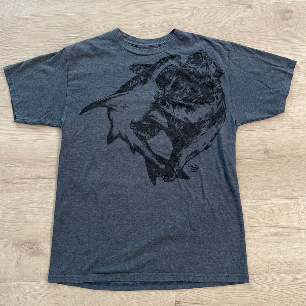 Ames Bros shark vs bear tee shirt size medium
